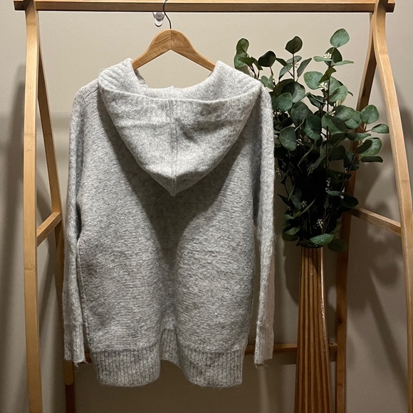 Artelier Nicole Miller Long Sleeve Overaized Sweater with Hood - Picture 4 of 4